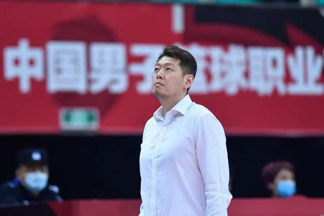 歌曲由周深献唱，展现该史诗级影片的温暖细腻一面