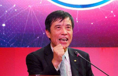 特辑中陈意涵、张钧甯、薛凯琪戏里霸气拼酒，戏外更是;对瓶齐吹，不醉不归，在拍摄间歇，也是酒杯不离手、畅快淋漓